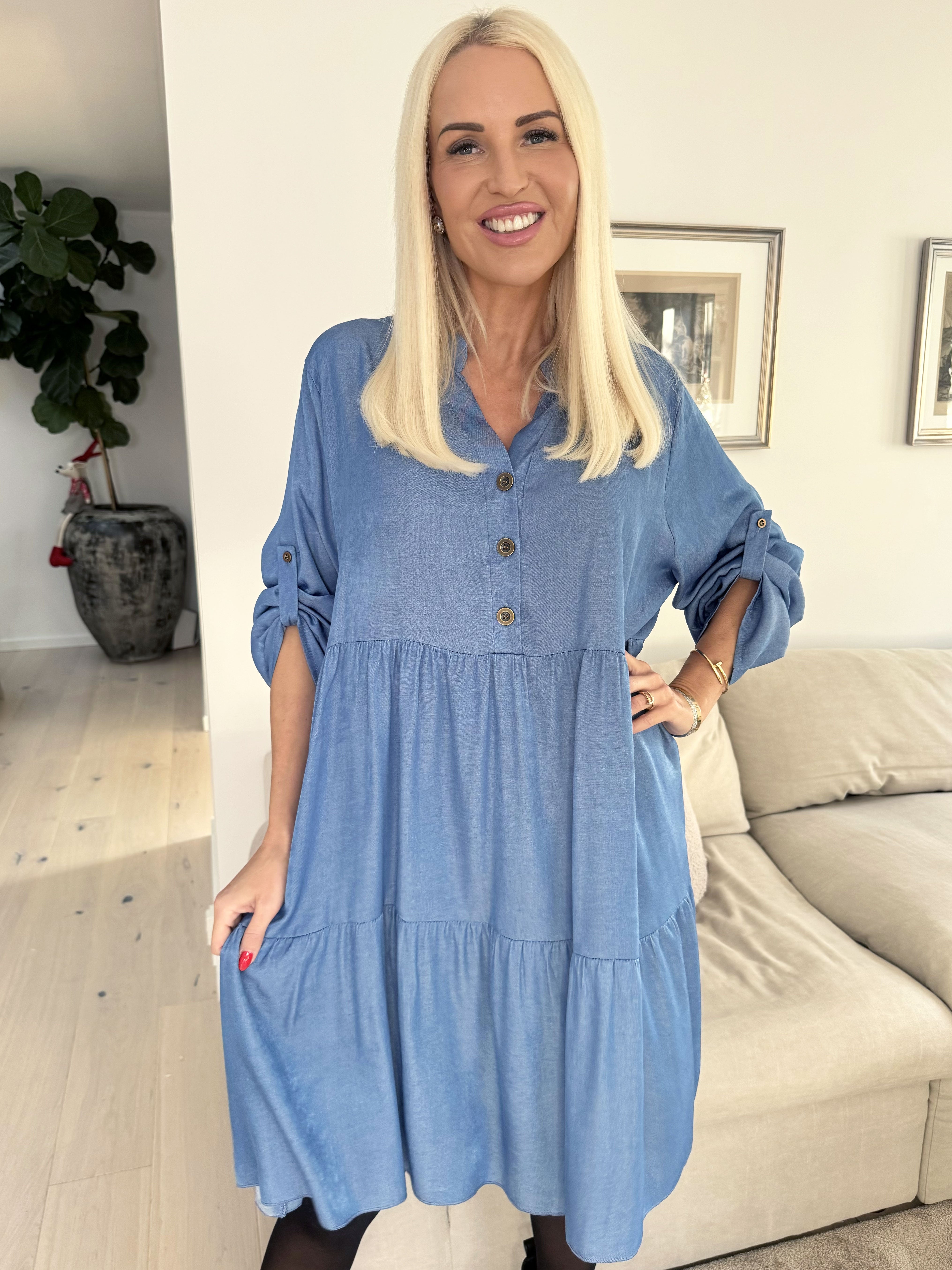 Milano Denim Midi - Söt viskosklänning med lager-på-lager-look